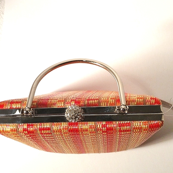 d'margeaux clutch purse silver chain strap and silver handle. - Picture 6 of 12